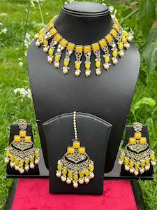 Yellow Necklace / Choker set in mirror