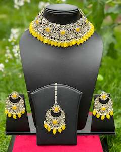 Yellow necklace / Choker set in Kundan