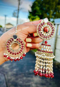 Maroon Colour Jewellery: Maroon pearl drop earrings and tikka in mirror
