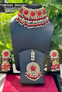 Red Necklace / Choker set in Kundan with curving stone ( awesome PC 👌)
