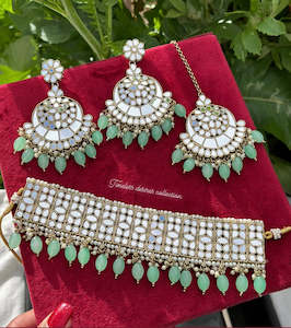 Mint colour choker / necklace set in mirror