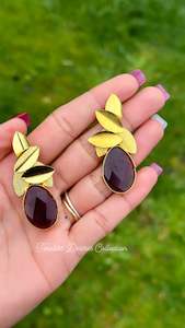 Purple western style earrings with monalisa in gold plating