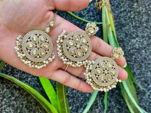 Golden earrings with tikka, Code: E4