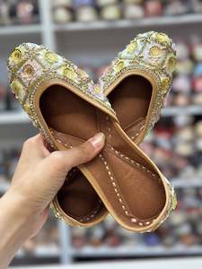 Jutti Collection: Punjabi jutti in multicolour, (Code: X05)