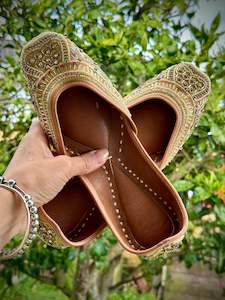 Jutti Collection: Punjabi jutti in multi colour