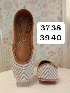 Jutti Collection: Punjabi jutti with hand work