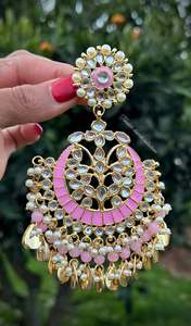 C Baby Pink Colour Jewellery Options: Baby pink earrings and tikka set with pipal Patti in traditional jewellery ( Nimrat style 👌)