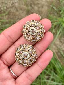 C Golden Colour Jewellery Options: Golden stud earrings - J29