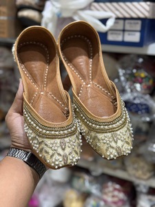 Jutti Collection: Punjabi jutti, Colour: Golden, (Code: 124)