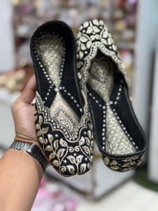 Punjabi jutti, Colour: Black, (Code: 118)