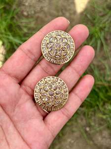 Golden stud earrings - J29