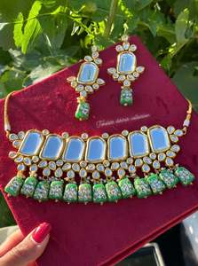 Green choker / necklace set in uncut Kundan with tumbler beads- N48