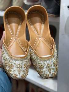 Jutti Collection: Punjabi jutti, Colour: white/golden, (Code: X10)