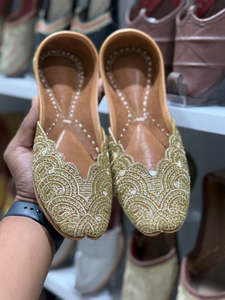 Jutti Collection: Punjabi jutti, Colour: Golden, (Code: X06)