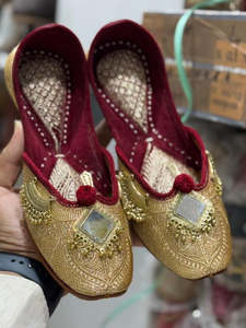 Jutti Collection: Punjabi jutti with ghungru, colour: golden, (code: X01)