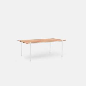 Wynyard Apartment: Arc Outdoor Table