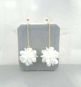 #127 White Floral Dangle Earrings
