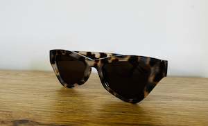 Sunglasses: Brown torte shell sunnies