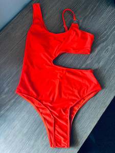 Swimwear: Cut out ring linked one piece swimwear