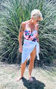 Swimwear: Knot waist cover up