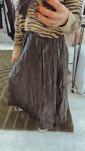 Crinkle look elastic waist maxi skirt