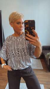 Filigree bow back top