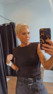 Refuge statement sleeve AVE tank black