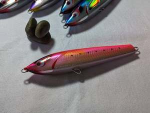 Topwater Game: Bozles Ushiwakamaru 180 PINKY SARDINE Topwater Stickbait