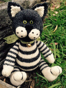Knitting: Cameron James:  Oreo the Black and white Cat