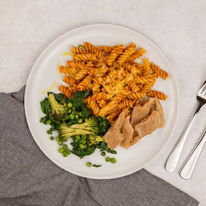 Creamy Capsicum & Tomato Pasta with Vegan Chicken (V)