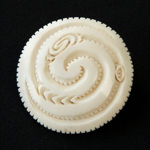 Products: Pine 1 (brooch) - Toi Ngapuhi