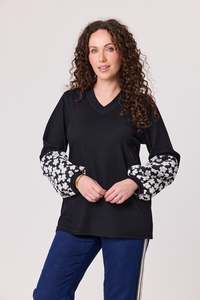 Classified Daisy Print Sleeve Top - Black