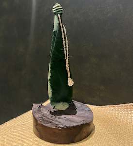 Taonga: Mere Pounamu