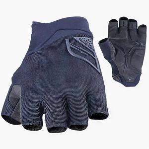 Gloves: FIVE RC Trail Gel Shorty Gloves.