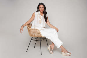 Sleeveless Linen Button-Up Shirt - Carre Noir Collection - Beige