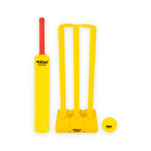 Junior Cricket: Kiwi Cricket Plastic Cricket Set Size 6