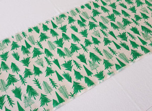 Christmas Table Runner – Calico with Green Tree Print