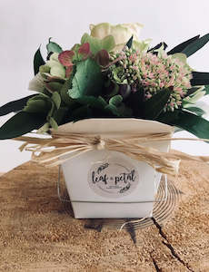Single Small Flowers: Noodle box arrangement