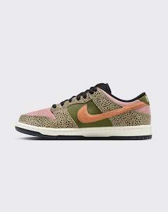 Nike SB Arts-Rec QS Dunk Low Pro Shoe
