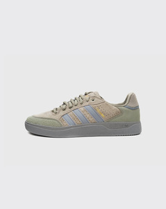All 1: Adidas Tyshawn Low Shoe - Pebble/Grey