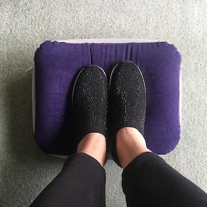Inflatable foot rest
