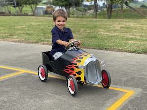 Ride-On: Tri-Ang 08 Black Hot Rod