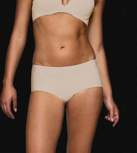 Gifts Under 40: BODY MAKE UP ILLUSION SMOOTH SHORT