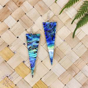 Earrings: Fang, Niho Tapahi