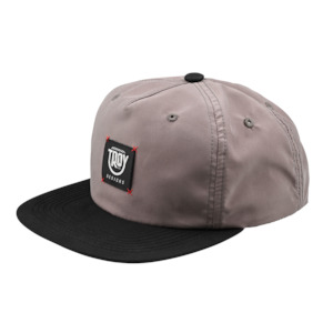 Sportswear Headwear: UNSTRUCTURED SNAPBACK SMILEY GRAVEL / CARBON