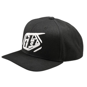 Sportswear Headwear: CURVED SNAPBACK HAT BADGE BLACK
