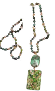 Natural Stone And Crystal Beaded Necklace With Stone Pendant Green