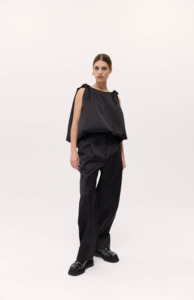 Harris Tapper Black Knot Top