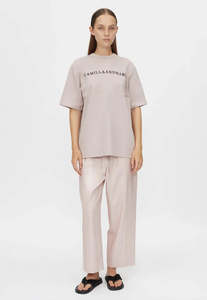 CAMILLA & MARC CAPELLA LOGO TEE-ASH LILAC