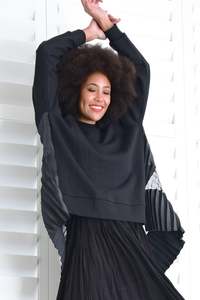 CURATE PLEATS MEET TOP-BLACK